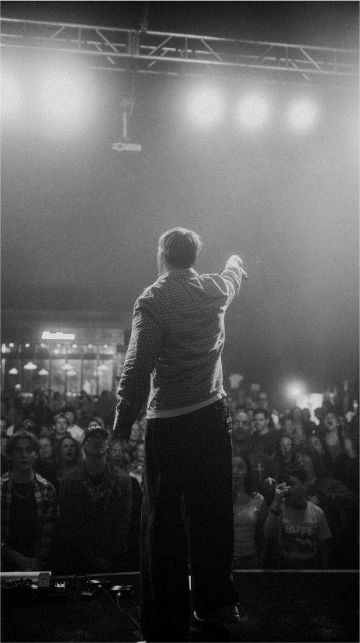 Jude Barclay on stage in Louisville, Kentucky, facing the crowd